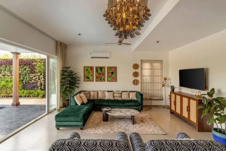 Field View Villa With Pool Perfect for Big Groups