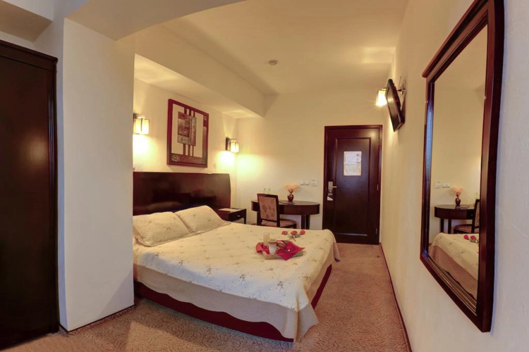 Hotel Avis