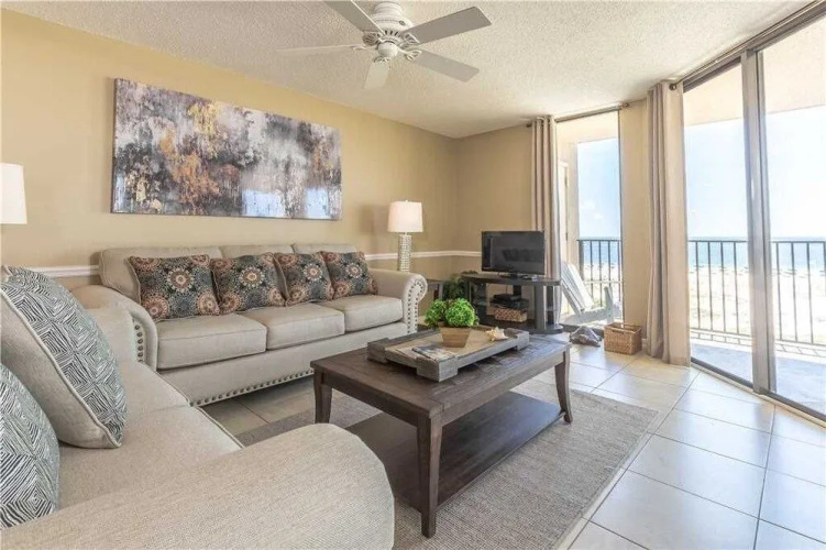 Phoenix East 301 - 3 Br condo by RedAwning