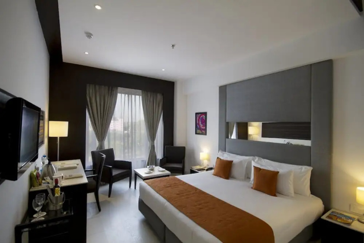 Hotel The Fern Residency