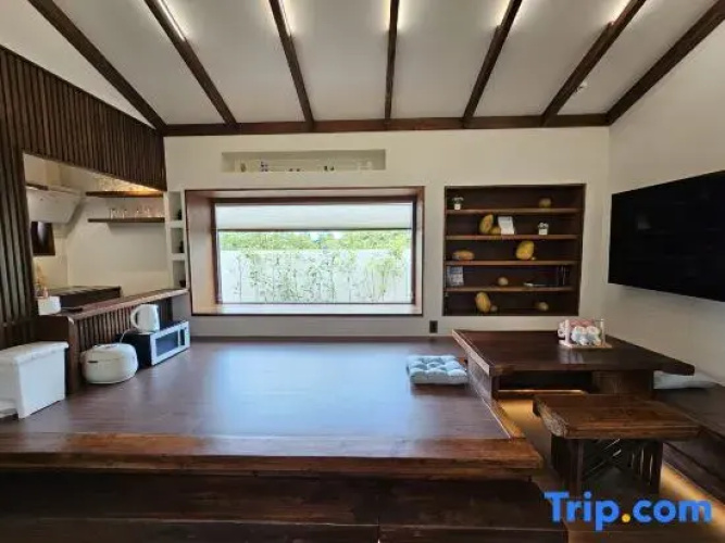 Ladena Jeju