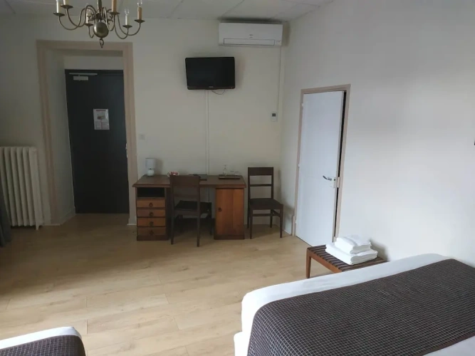 Standard Quadruple room with city view
