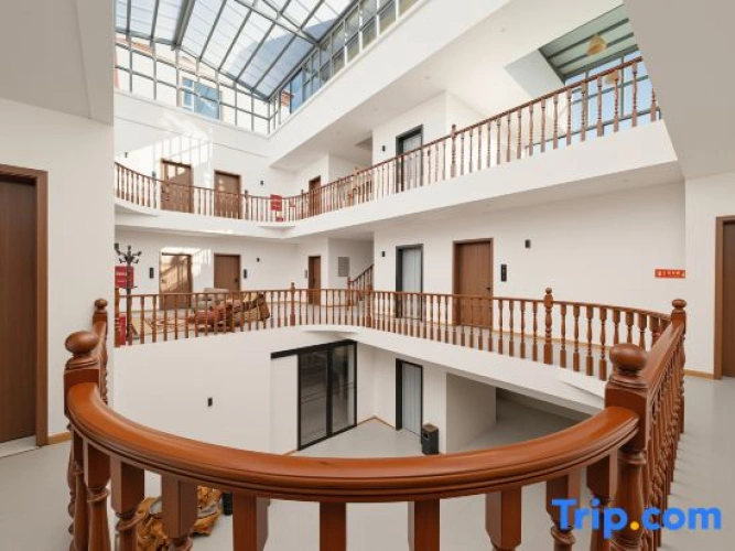 Luyixue · Light Luxury Art Audio-Visual Hotel