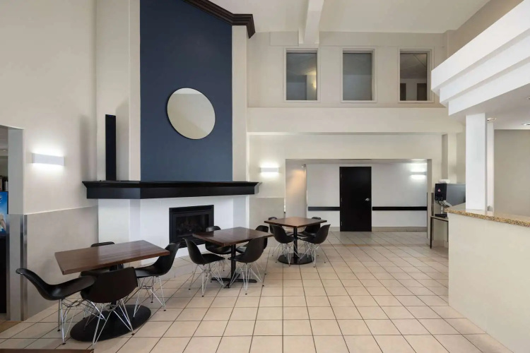 Super 8 by Wyndham Sainte Agathe Des Monts photo 12