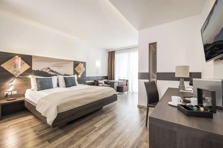 Single Suite with mountain view