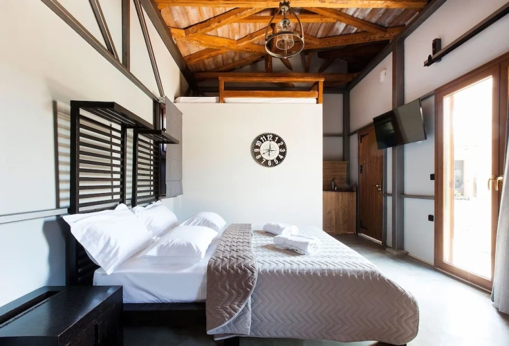 Executive Suite with pool view