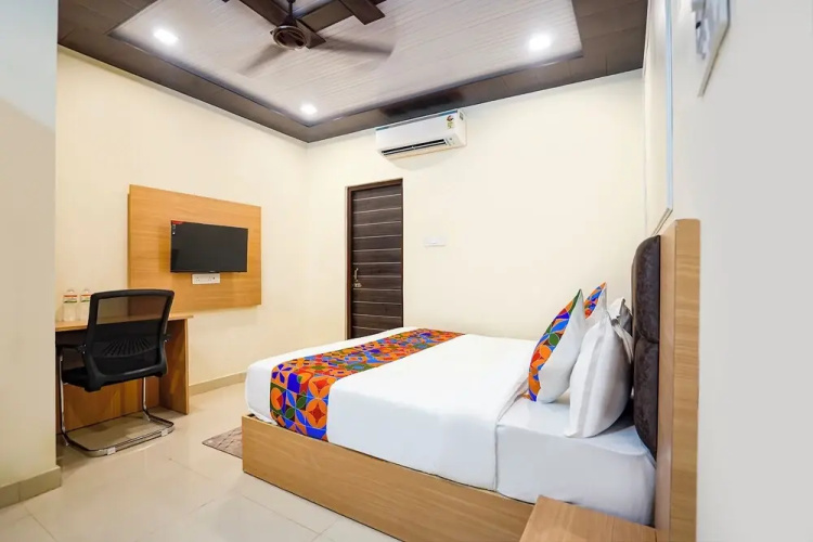 Fabhotel Paramhans Guest House