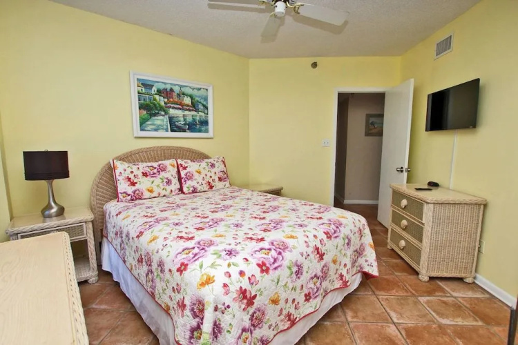 Pelican Pointe 803 - 3 Br Condo
