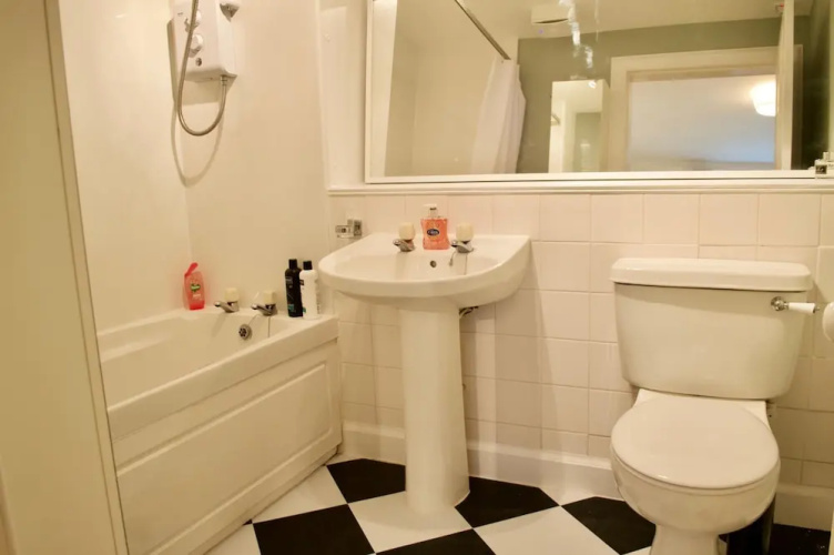 2 Bedroom Flat With A Garden In Bruntsfield