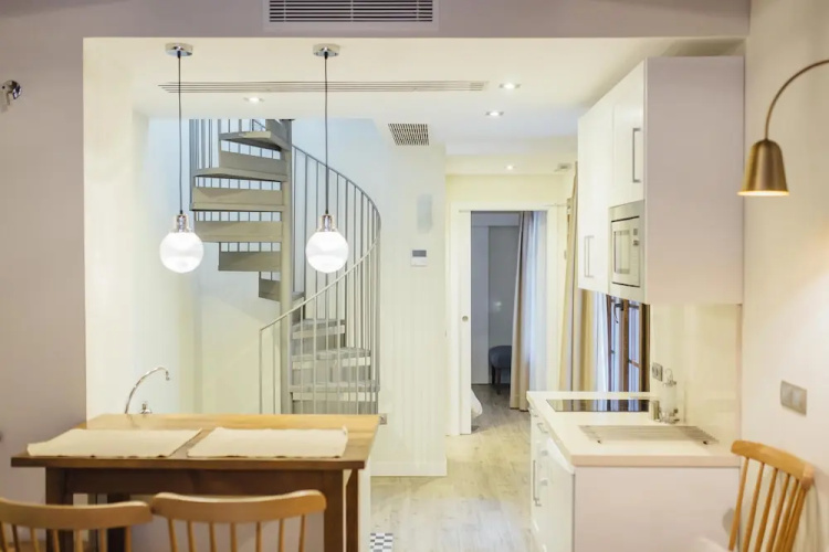 One&Lux Byron Suites