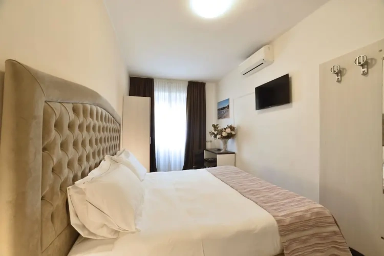 1 Bedroom Comfort Double room with balcony and with partial sea view