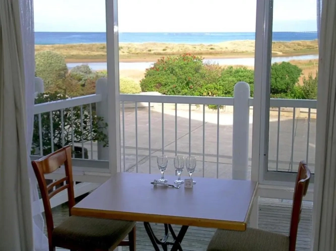Standard Twin room with balcony and with ocean view