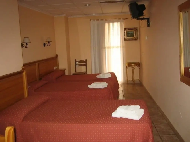 Standard Triple room