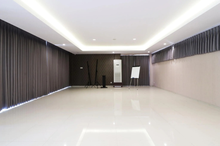 Dewarna Hotel & Convention