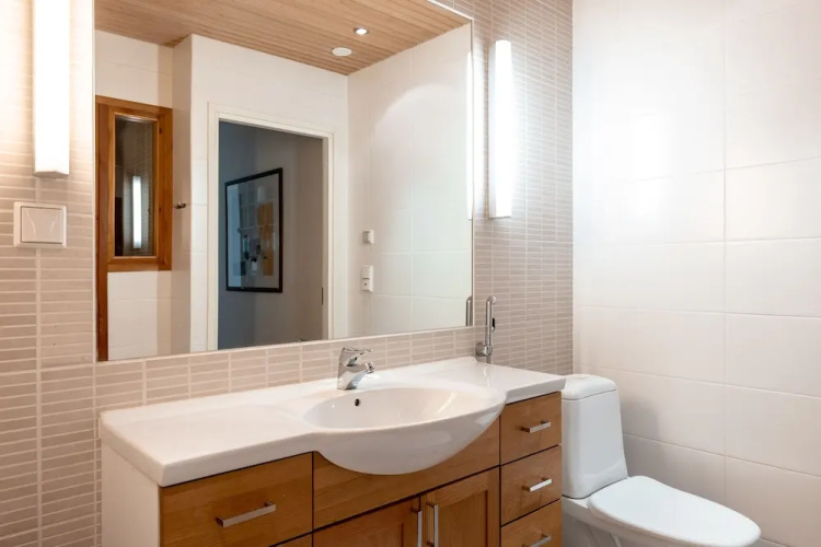 2ndhomes Deluxe 2BR Apt w Sauna&Balcony