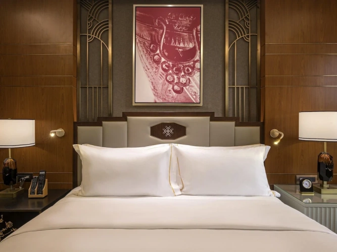 Executive Double Club Suite with bay view