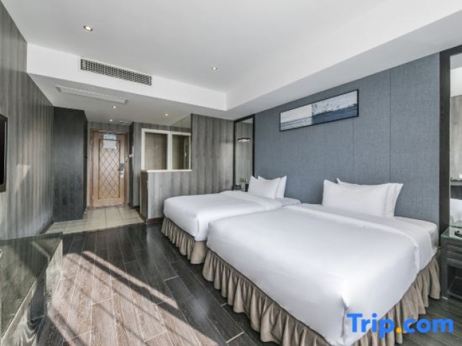 Standard Twin room with river view