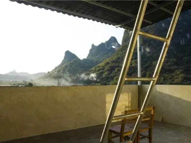 Moon Hill House