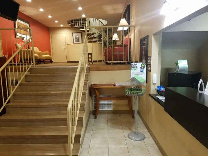 Deluxe Quadruple Studio