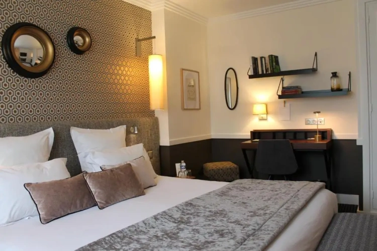 Standard Double room with view
