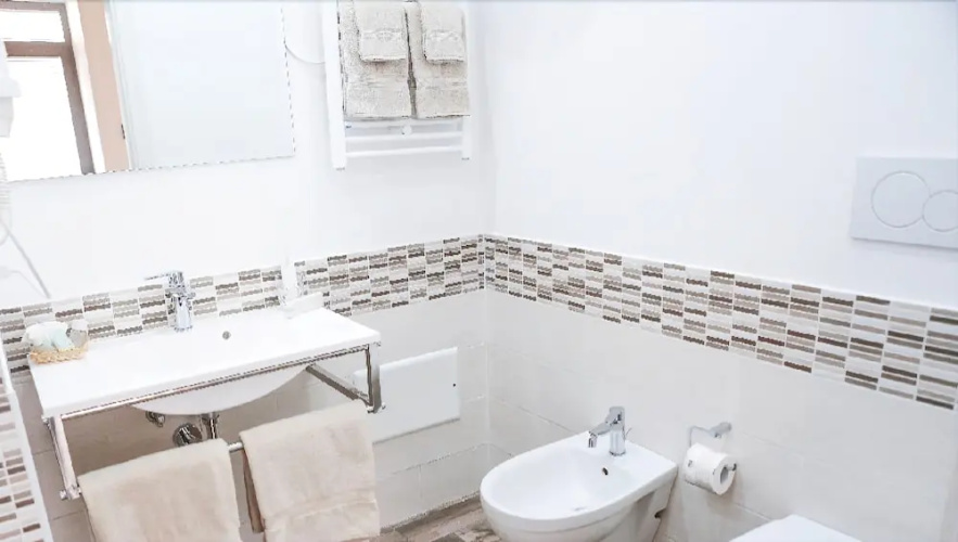 Ailanthus Holiday Suites