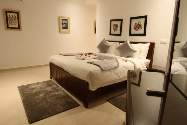 4 Bedrooms Villa