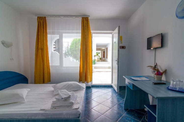 Standard Triple room with balcony