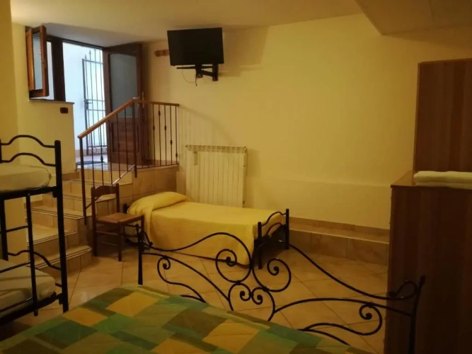 Standard Triple room