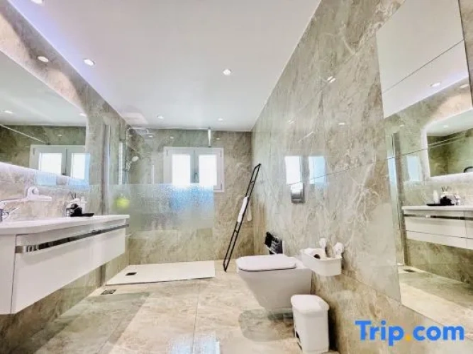 2 Bedrooms Double Apartment