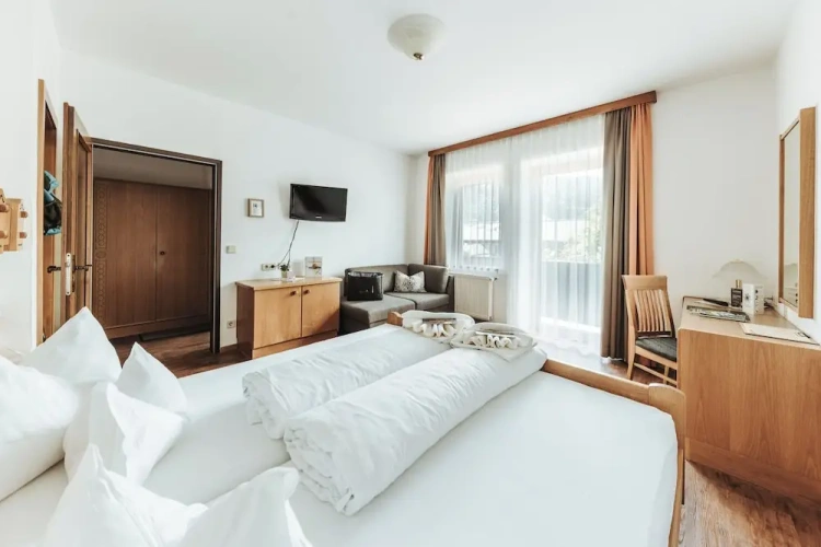 Standard Double room with balcony and with garden view