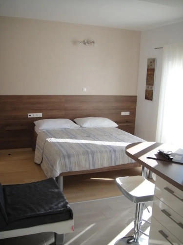 Deluxe Studio