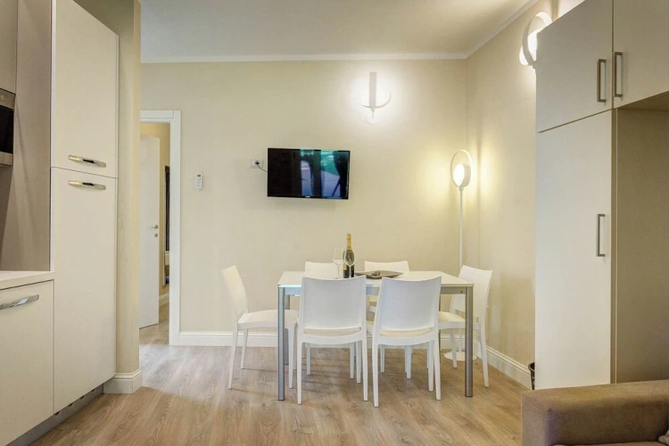 2 Bedrooms Apartment