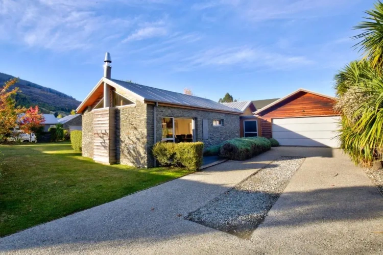 4 Bedrooms Cottage