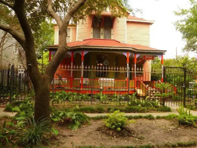 Robins Nest Bed and Breakfast Inn