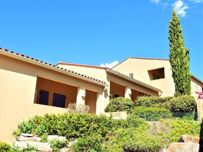 2 Bedrooms Villa