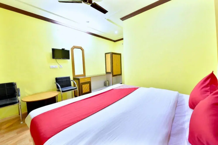OYO 12740 Hotel Amandeep