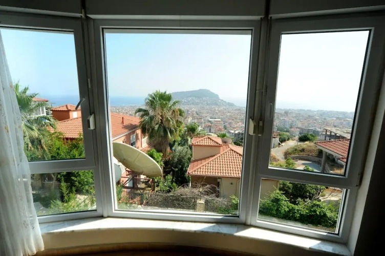 5 Bedrooms Villa