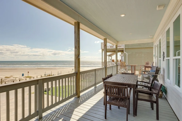 4 Bedrooms Cottage with balcony