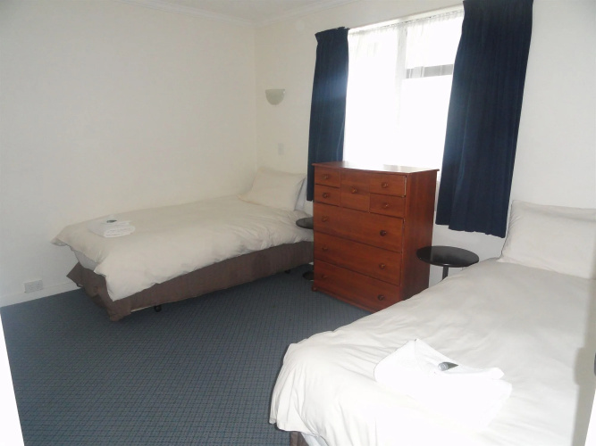 Hawks Inn Motel