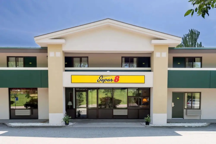Super 8 White River Junction
