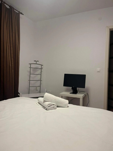 Peles Green Apartment
