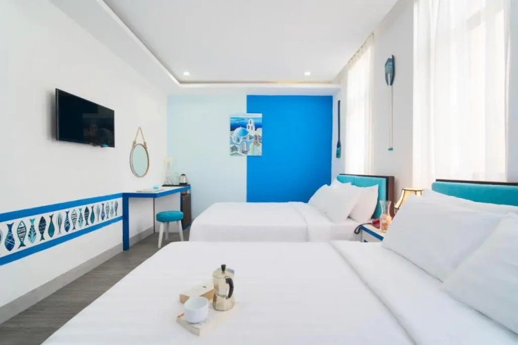 Standard Twin room with city view