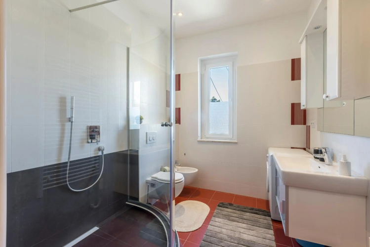 Ferula, 3 bedroom apartment near beach Bačvice