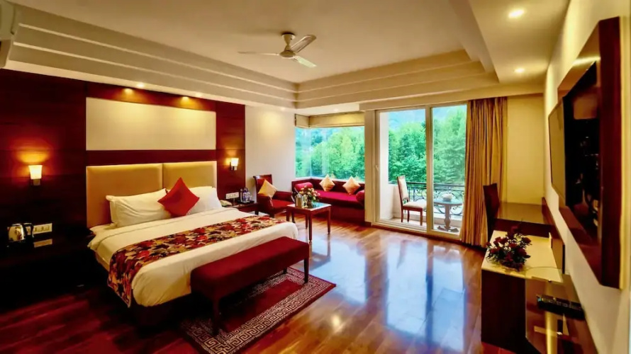 The Allure Grand Resort - Majestic Riverside Retreat