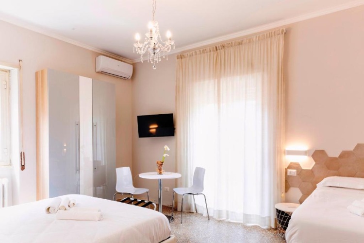 Standard Triple room with balcony