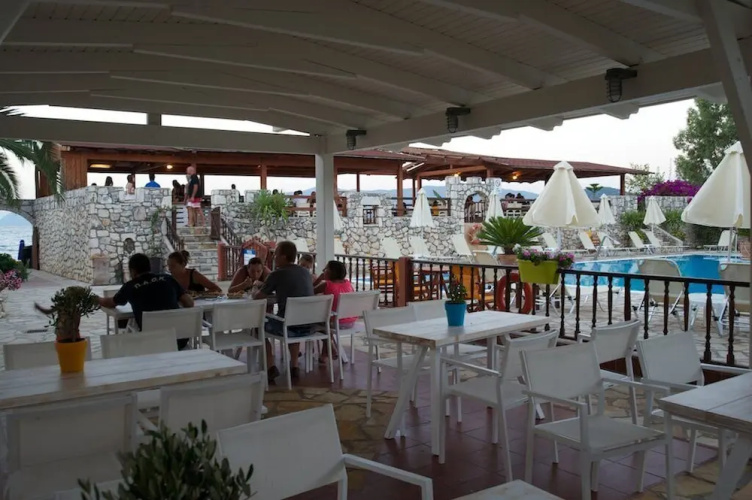 Happy Camp in Camping Karavomilos Beach