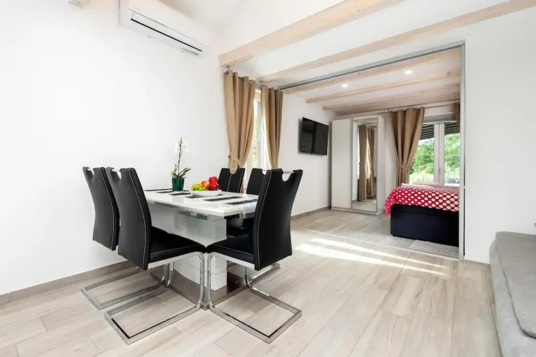Holiday House Sandi
