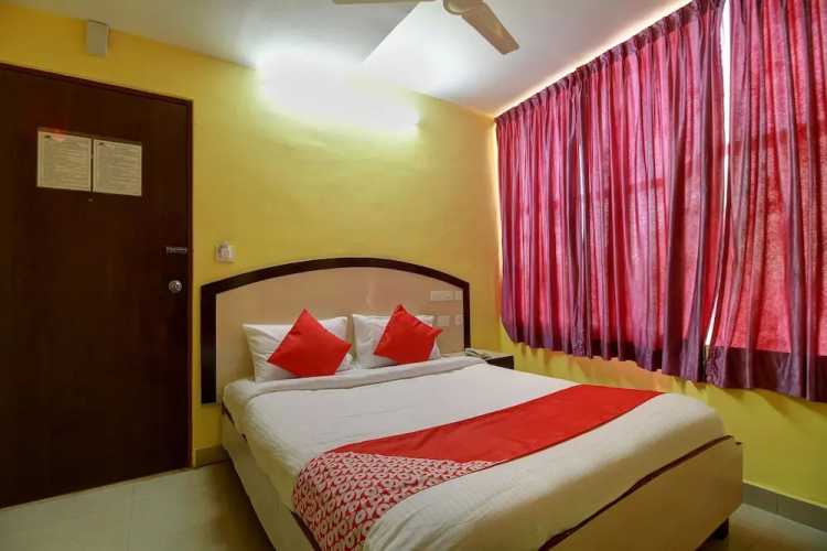 Oyo 18976 Mascot Inn