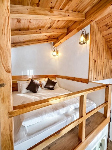 Luxury Quadruple room with balcony and with view
