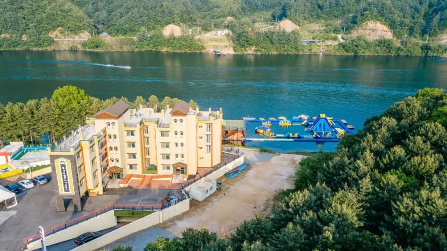 Clover Resort
